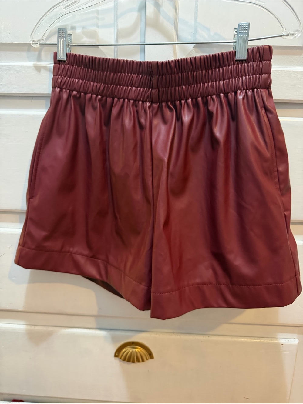 Ladies Faux Leather High Waisted Shorts Garnet Red SZ L Entro